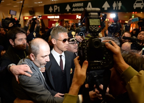 Keisuke%20Honda%20AC%20Milan%20New%20Signing%20Keisuke%20BRU7XMcLs8ql-2014_01_05-15_15_21.jpg