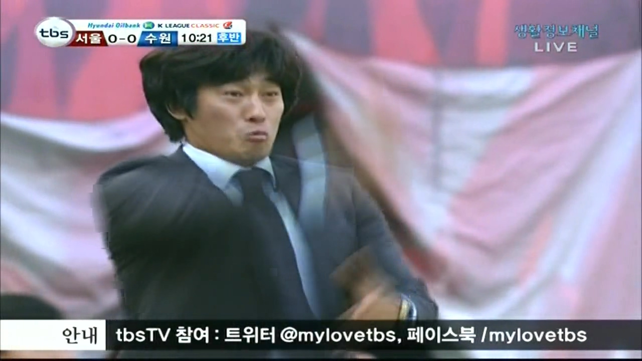 후반 10분 염기훈 택배 크로스, 수원 로저 선제골_20141005_224910.361.jpg