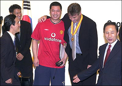 020703_kws_hiddinkseoul07.jpg