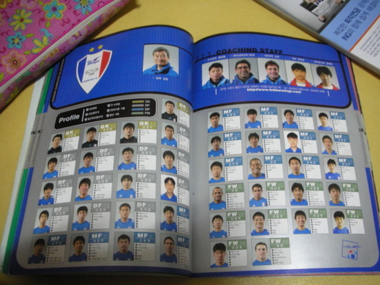 2003년수원스쿼드1.jpg : 2003년 크리그 구단들 스쿼드(출처-2003년 연맹 가이드북) 2003년수원스쿼드1.jpg : 2003년 크리그 구단들 스쿼드(출처-2003년 연맹 가이드북)