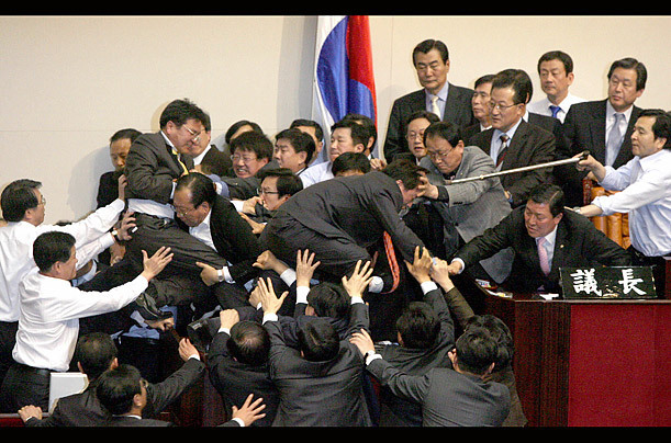 brawl1.jpg